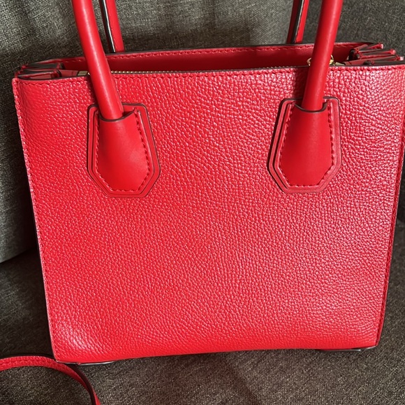 MICHAEL KORS ’MERCER’ PEBBLED LEATHER RED ACCORDIAN TOTE/CROSSBODY NWOT - Picture 11 of 15